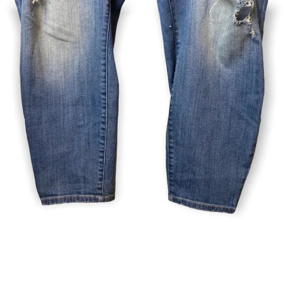 Torrid Girlfriend Distressed Light Wash  Jeans 20R - Picture 7 of 12